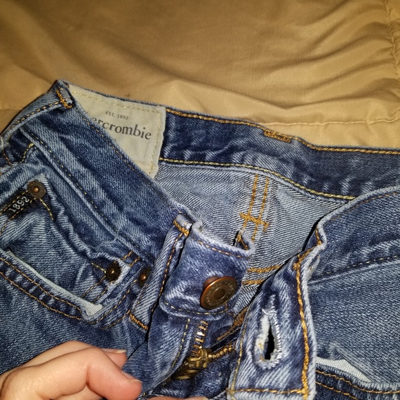 Boys size 10 Abercrombie Jean's - Picture 4 of 6